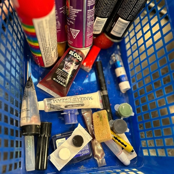 Lot of Halloween Hair Color, Eyelashes, Make up/ Face Paint - Picture 1 of 4